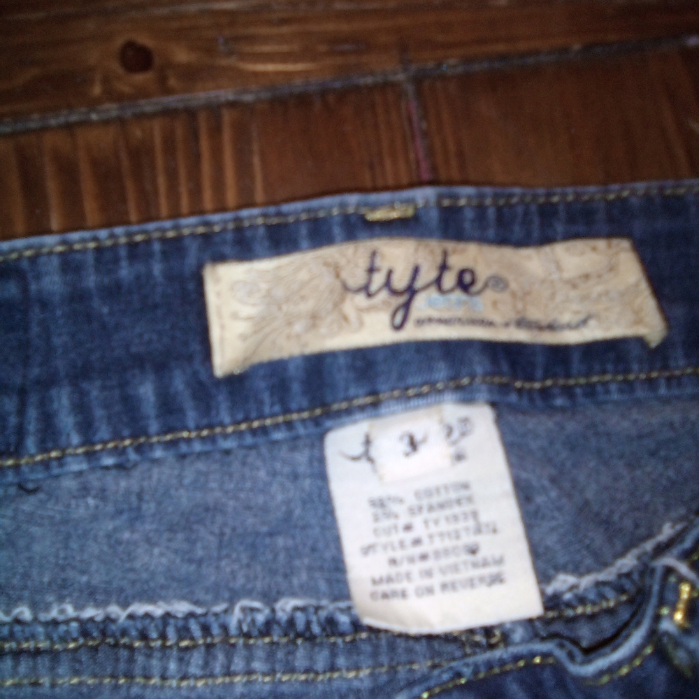 Jeans - Picture 2 of 4